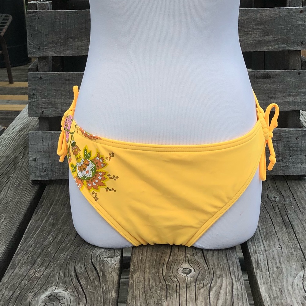 Dippers Gold Floral Appliqué Bikini Bottom SZ S! NEW!